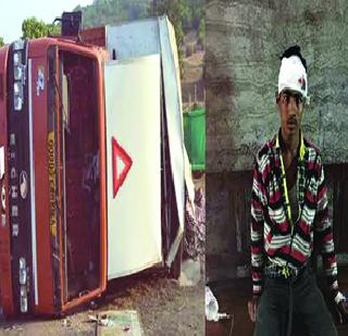 Tempo injured in seven hours in Barasiv | बाराशिव येथे टेम्पो उलटून सात जखमी Tempo injured in seven hours in Barasiv | बाराशिव येथे टेम्पो उलटून सात जखमी