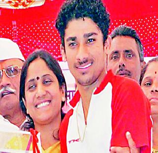 Pu congratulations Bhosale first | पुण्याचा अभिनंदन भोसले प्रथम