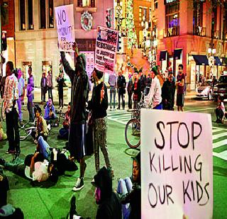 Go: The violent violence in the United States due to the violation of this policeman | गो:या पोलिसाला निदरेष मानल्याने अमेरिकेत उसळला हिंसाचार Go: The violent violence in the United States due to the violation of this policeman | गो:या पोलिसाला निदरेष मानल्याने अमेरिकेत उसळला हिंसाचार