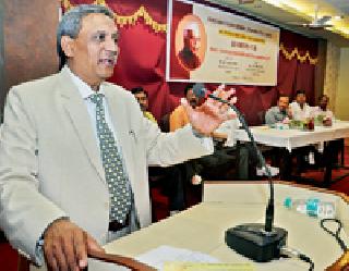 Yashwantrao's community development developed in literature | साहित्यातूनच यशवंतरावांची समाजदृष्टी विकसित