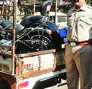 Theft car caught | चोरीची गाडी पकडली