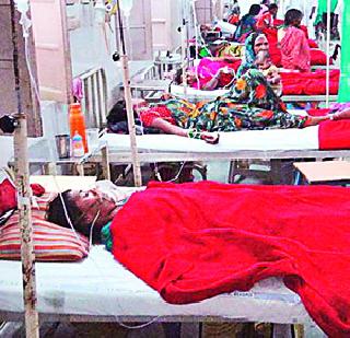 Poverty of the poor, the world of democracy | गरिबांचे मरणो, लोकशाहीचे जगणो