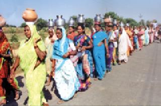 Projector hit on Gosekhurd dam | गोसेखुर्द धरणावर प्रकल्पग्रस्तांची धडक Projector hit on Gosekhurd dam | गोसेखुर्द धरणावर प्रकल्पग्रस्तांची धडक