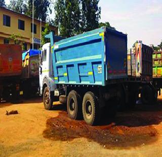 Police action on illegal sand traffic | अवैध रेती वाहतुकीवर पोलिसांची कारवाई