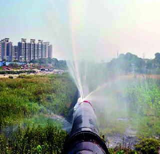 Eerily watercolors get split | जीर्ण जलवाहिन्यांना फुटीचे ग्रहण Eerily watercolors get split | जीर्ण जलवाहिन्यांना फुटीचे ग्रहण