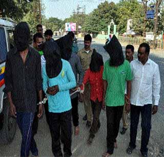 Jailed robbery accused in Bidi business | बिडी व्यापा-यास लुटणारे आरोपी जेरबंद