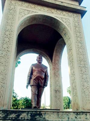 Bhausaheb, we are ungrateful ... | भाऊसाहेब आम्ही कृतघ्न आहोत...