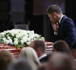 The last message to the youngest cricketer Phil Hughes | साश्रुनयनांनी क्रिकेटपटू फिल ह्युजला अखेरचा निरोप