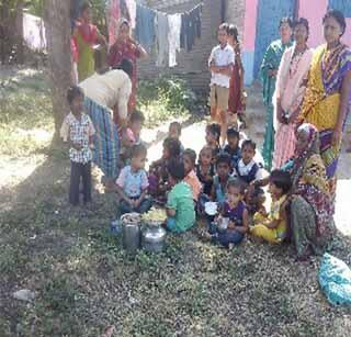 Opening of Anganwadi fills | अंगणवाडी भरते उघड्यावर