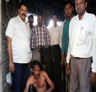 The production fee department's raid on the liquor barricade | उत्पादन शुल्क विभागाचा दारूअड्डय़ावर छापा The production fee department's raid on the liquor barricade | उत्पादन शुल्क विभागाचा दारूअड्डय़ावर छापा