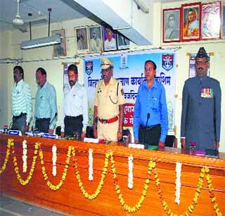 In the district of Washim, complete the target of 95% of flagged fund collection | वाशिम जिल्हय़ात ध्वजदिन निधी संकलनाचे ९५ टक्के उद्दिष्ट पूर्ण