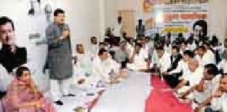 The first day of 'Attackball' | पहिल्याच दिवशी ‘हल्लाबोल’