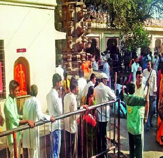 Due to the celebration of Angargi, crowd | अंगारकीनिमित्त जिल्ह्यात दर्शनासाठी गर्दी Due to the celebration of Angargi, crowd | अंगारकीनिमित्त जिल्ह्यात दर्शनासाठी गर्दी