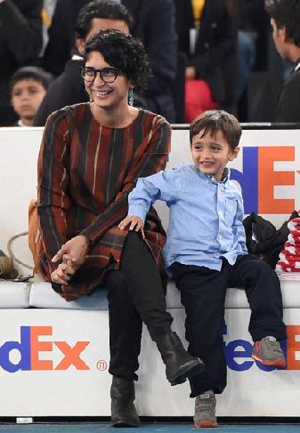 Bollywood's love for Federer | फेडररच्या प्रेमात बॉलिवूड