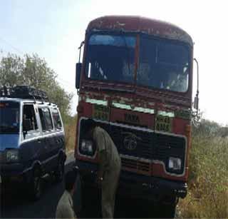 Scratches in the Washim district are full of buses | वाशिम जिल्हय़ात भंगार बसगाड्यांची भरमार Scratches in the Washim district are full of buses | वाशिम जिल्हय़ात भंगार बसगाड्यांची भरमार
