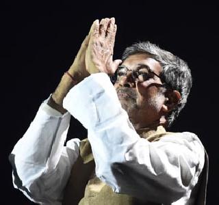 Nobel for construction of roads - stars broke by BJP leaders | रस्ते बांधल्याबद्दल मिळालं नोबेल - भाजपा नेत्यांनी तोडले तारे