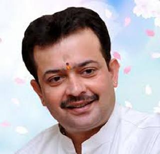 Fayyu Maharaj wounded in the accident | अपघातात भय्यू महाराज जखमी Fayyu Maharaj wounded in the accident | अपघातात भय्यू महाराज जखमी