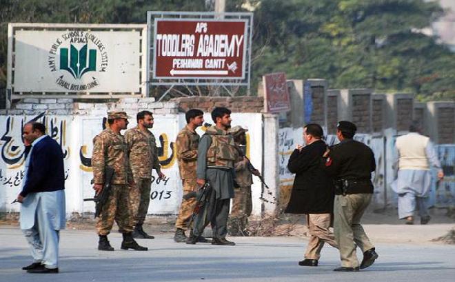 Peshawar: Taliban attack on students | पेशावर: विद्यार्थ्यांवर तालिबानी हल्ला Peshawar: Taliban attack on students | पेशावर: विद्यार्थ्यांवर तालिबानी हल्ला