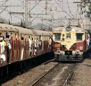 Central Railway disrupts the local pentagram crash | लोकलचा पेंटाग्राफ तुटल्याने मध्य रेल्वे विस्कळीत Central Railway disrupts the local pentagram crash | लोकलचा पेंटाग्राफ तुटल्याने मध्य रेल्वे विस्कळीत