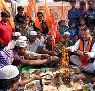 The resignation of the 25th December was canceled, but it was clear that the conversion was already done | २५ डिसेंबरची घरवापसी रद्द, पण धर्मांतर आधीच झाल्याचं स्पष्ट The resignation of the 25th December was canceled, but it was clear that the conversion was already done | २५ डिसेंबरची घरवापसी रद्द, पण धर्मांतर आधीच झाल्याचं स्पष्ट