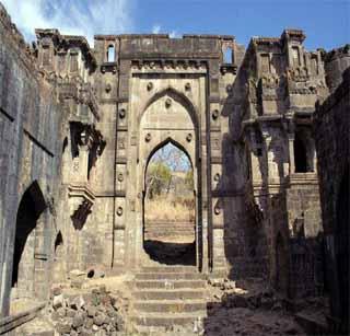 The eclipse took place at the Narnala Festival | नरनाळा महोत्सवाला लागले ग्रहण The eclipse took place at the Narnala Festival | नरनाळा महोत्सवाला लागले ग्रहण
