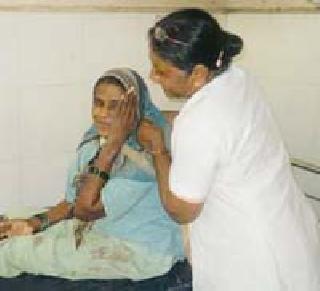 'The' eyes of the nurses who fall for the woman | ‘त्या’ महिलेसाठी पाणावले परिचारिकेचे डोळे 'The' eyes of the nurses who fall for the woman | ‘त्या’ महिलेसाठी पाणावले परिचारिकेचे डोळे