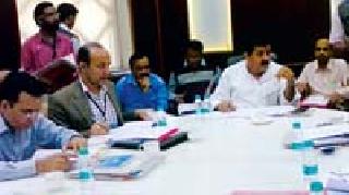 Waiting for Guardian Minister | पालकमंत्र्यांची प्रतीक्षा