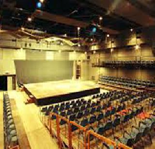Shortfall programs for the auditorium | प्रेक्षागृहांना कमतरता कार्यक्रमांची