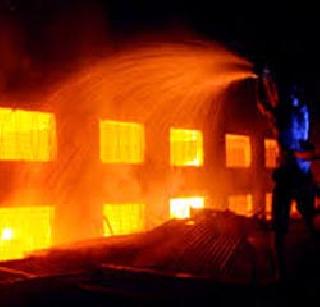 Blasts in residential areas | स्फोटांनी हादरला निवासी विभाग