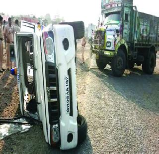 Police Jeep accident on highway | पोलीस जीपला महामार्गावर अपघात