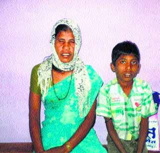 Suicide attempt at Sangrampur Tehsil office | संग्रामपूर तहसील कार्यालयात आत्मदहनाचा प्रयत्न