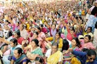 Anganwadi workers' attack | अंगणवाडी कर्मचाऱ्यांचा हल्लाबोल