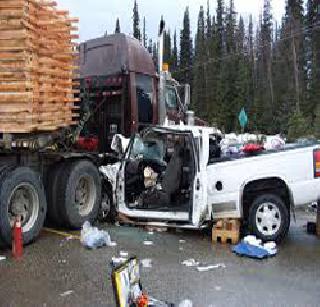 Who will prevent dangerous traffic? | धोकादायक वाहतूक रोखणार कोण?