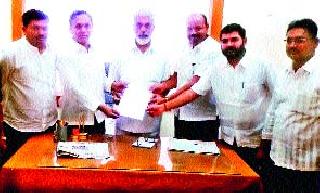 Demand: Farmers' request to the Minister of State for Co-operation | मागणी : सहकार राज्यमंत्र्यांना शेतकऱ्यांचे निवेदन