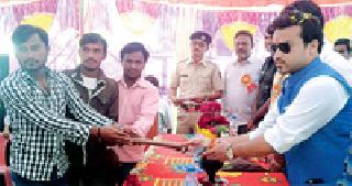 Surrender of 160 SAG Lacs | १६० सागवान तस्करांचे आत्मसमर्पण