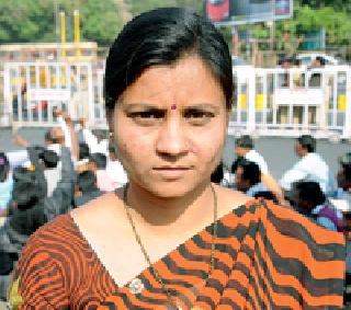 Extremely paid even though highly educated | उच्चशिक्षित असूनही तुटपुंजे वेतन