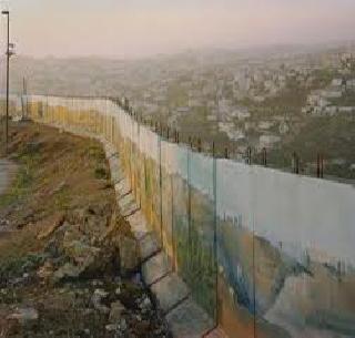 The protector on the hill stopped the wall work | टेकडीवरील संरक्षक भिंतीचे काम थांबविले