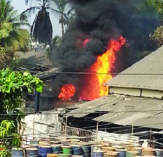 Mehta Petro Refinery, a fierce fire | मेहता पेट्रो रिफायनरीला भीषण आग