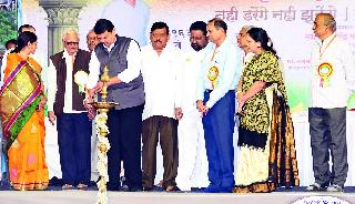 Chief Minister will fix the policy for moderate power tariff | माफक वीजदरासाठी धोरण निश्चित करणार : मुख्यमंत्री
