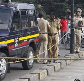 Three police constables died after collapsing in Jeep valley | जीप दरीत कोसळून ३ पोलिस हवालदारांचा मृत्यू Three police constables died after collapsing in Jeep valley | जीप दरीत कोसळून ३ पोलिस हवालदारांचा मृत्यू