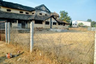 Schools protected by the wind! | शाळांची सुरक्षा वाऱ्यावर! Schools protected by the wind! | शाळांची सुरक्षा वाऱ्यावर!