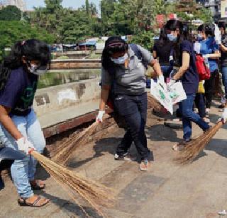 Dabewali's children also took clean fats | डबेवाल्यांच्या मुलांनीही घेतला स्वच्छतेचा वसा