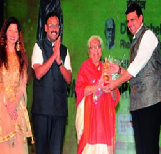 Honor for the contribution of the film industry - Chief Minister | चित्रपटसृष्टीतील समर्पित योगदानाचा सन्मान - मुख्यमंत्री Honor for the contribution of the film industry - Chief Minister | चित्रपटसृष्टीतील समर्पित योगदानाचा सन्मान - मुख्यमंत्री