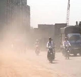 Drona also got a police with locals | धुळीने स्थानिकांबरोबर पोलीसही झाले हैराण