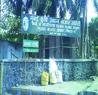 Push the existence of the market committee | बाजार समितीच्या अस्तित्वाला धक्का Push the existence of the market committee | बाजार समितीच्या अस्तित्वाला धक्का