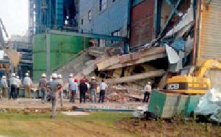 A slab collapses in Adani, one killed and three serious | ‘अदानी’त स्लॅब कोसळला एक ठार, तीन गंभीर A slab collapses in Adani, one killed and three serious | ‘अदानी’त स्लॅब कोसळला एक ठार, तीन गंभीर