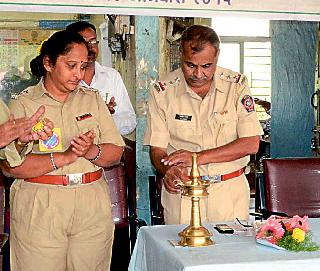 The drivers should obey the rules of traffic | चालकांनी वाहतुकीचे नियम पाळावेत The drivers should obey the rules of traffic | चालकांनी वाहतुकीचे नियम पाळावेत