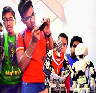 Robbing throws in color ... | रोबोंमध्येही रंगला थरार... Robbing throws in color ... | रोबोंमध्येही रंगला थरार...