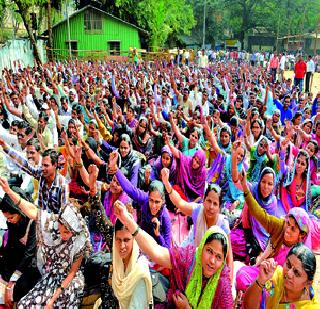 Gram Panchayat data operator on fasting | ग्रामपंचायत डाटा आॅपरेटर उपोषणावर Gram Panchayat data operator on fasting | ग्रामपंचायत डाटा आॅपरेटर उपोषणावर