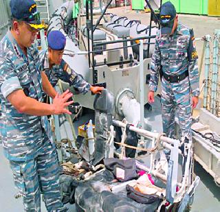 Air Asia's main body found in the plane | एअर आशियाच्या विमानाचा मुख्य तुकडा सापडला Air Asia's main body found in the plane | एअर आशियाच्या विमानाचा मुख्य तुकडा सापडला